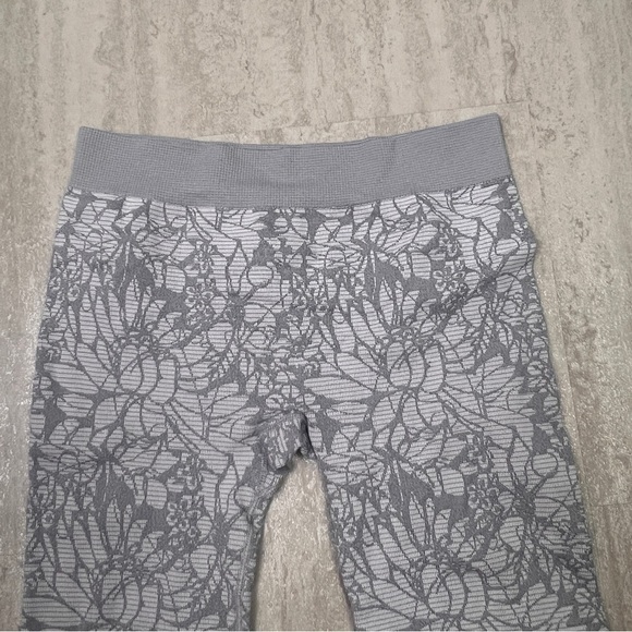 Fabletics Sebastian Seamless cropped leggings grey capri small - Picture 3 of 8